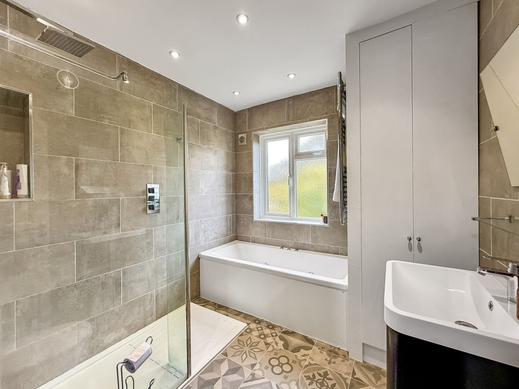 Images for Hawkhirst Road, Kenley, CR8 EAID:4238971326 BID:111a20da-ac98-4726-afab-e685f1b287bd