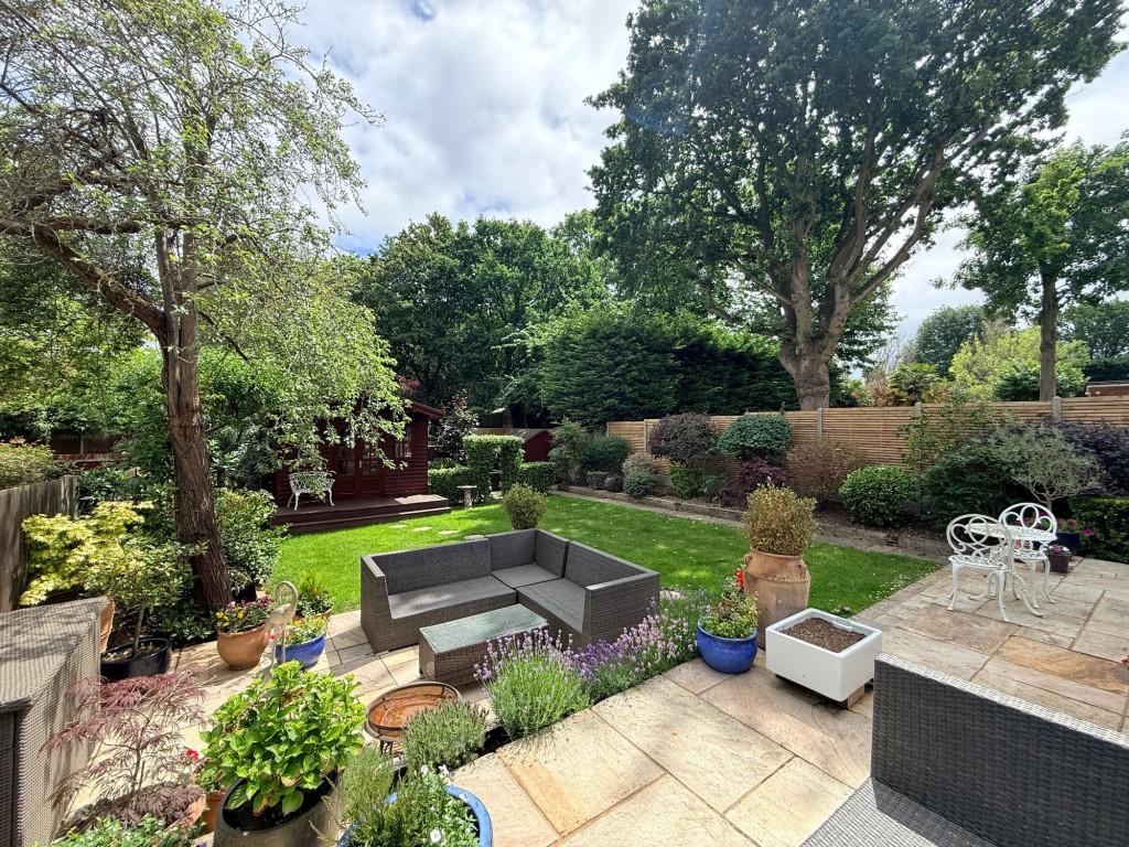 Images for Woodcote Road, Wallington, SM6 EAID:4238971326 BID:111a20da-ac98-4726-afab-e685f1b287bd