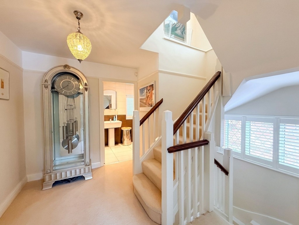 Images for Woodcote Road, Wallington, SM6 EAID:4238971326 BID:111a20da-ac98-4726-afab-e685f1b287bd