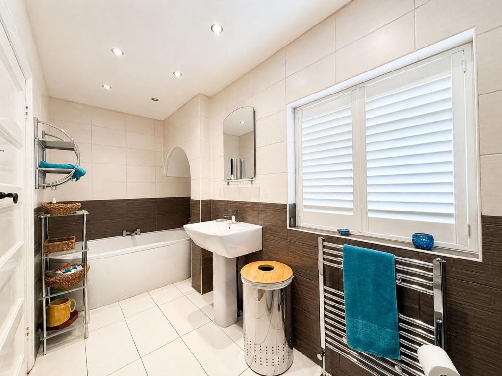 Images for Woodcote Road, Wallington, SM6 EAID:4238971326 BID:111a20da-ac98-4726-afab-e685f1b287bd