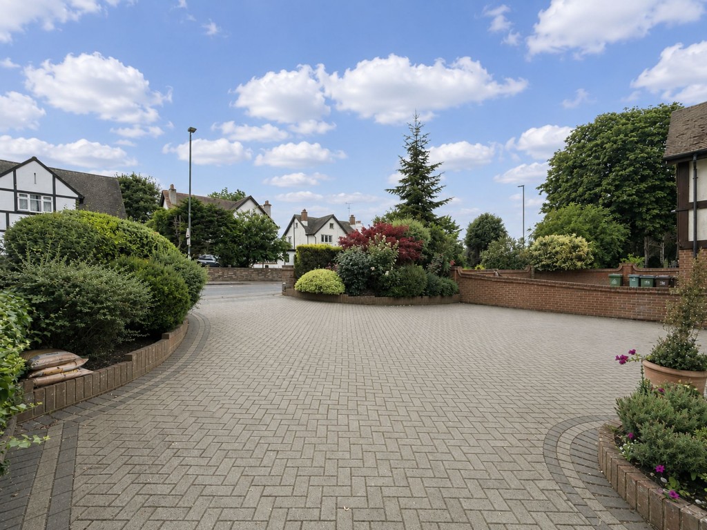 Images for Woodcote Road, Wallington, SM6 EAID:4238971326 BID:111a20da-ac98-4726-afab-e685f1b287bd