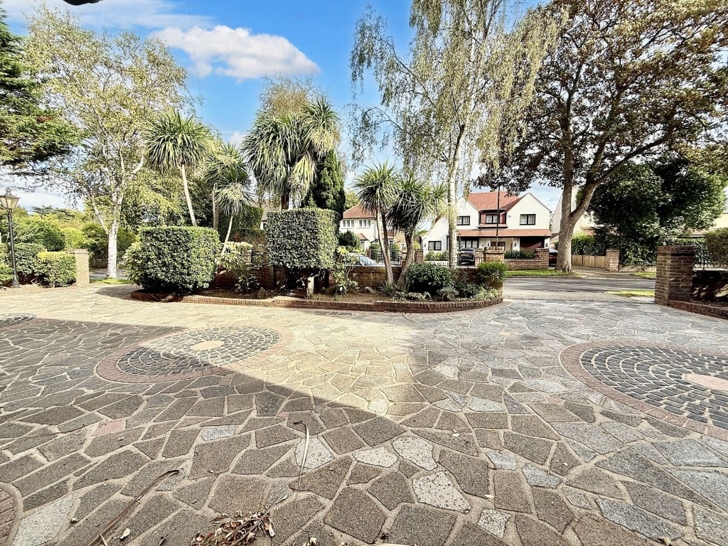 Images for Lordsbury Field, Wallington, SM6 EAID:4238971326 BID:111a20da-ac98-4726-afab-e685f1b287bd