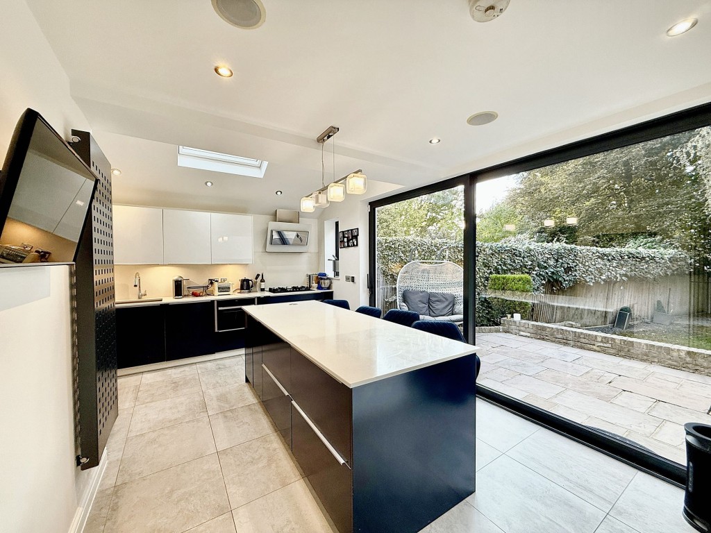 Images for Lordsbury Field, Wallington, SM6 EAID:4238971326 BID:111a20da-ac98-4726-afab-e685f1b287bd