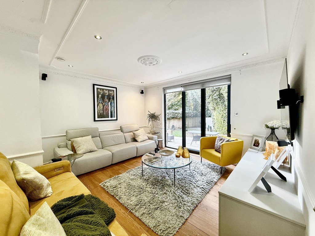 Images for Lordsbury Field, Wallington, SM6 EAID:4238971326 BID:111a20da-ac98-4726-afab-e685f1b287bd