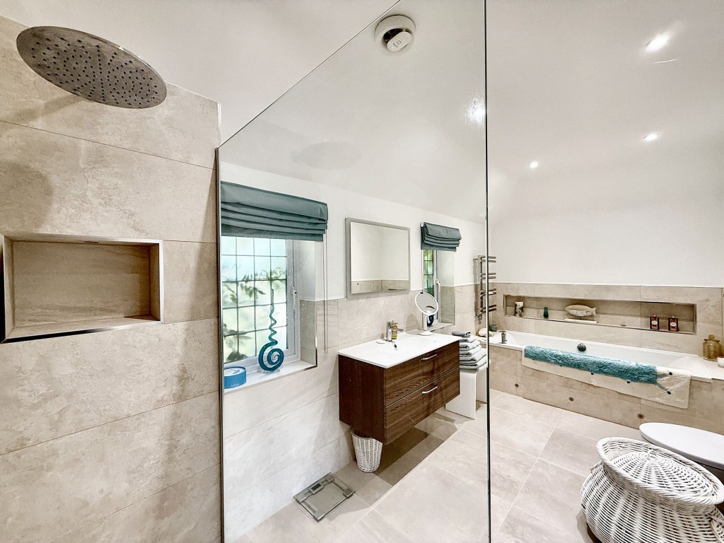 Images for High Drive, Woldingham, CR3 EAID:4238971326 BID:111a20da-ac98-4726-afab-e685f1b287bd