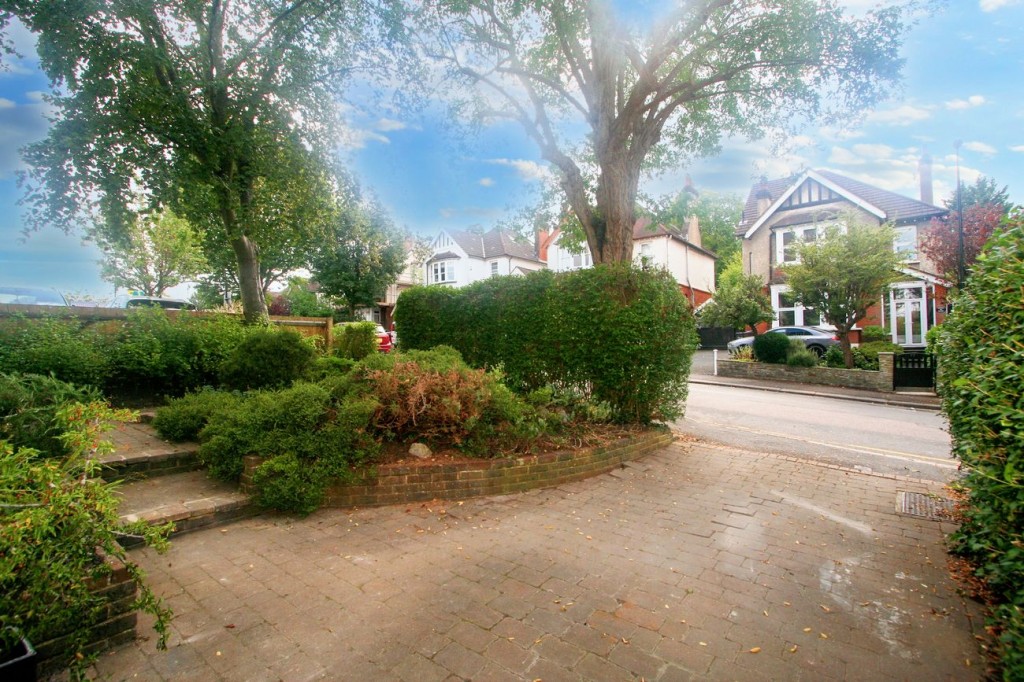 Images for Purley Knoll, Purley, CR8 EAID:4238971326 BID:111a20da-ac98-4726-afab-e685f1b287bd