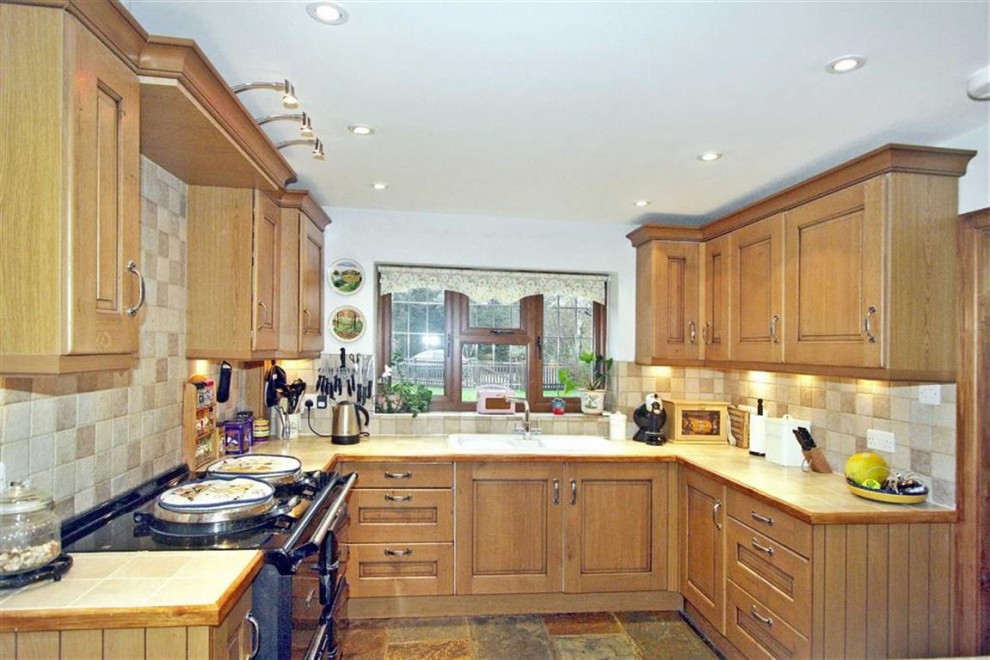 4 bedroom House Detached for sale in West Coulsdon