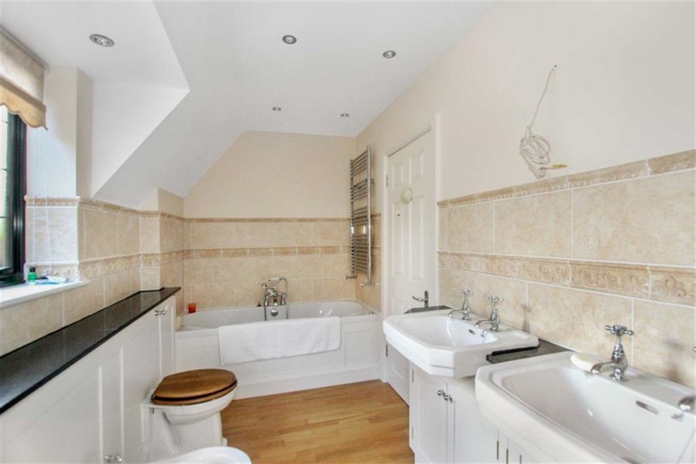 6 bedroom House Detached for sale in Sanderstead