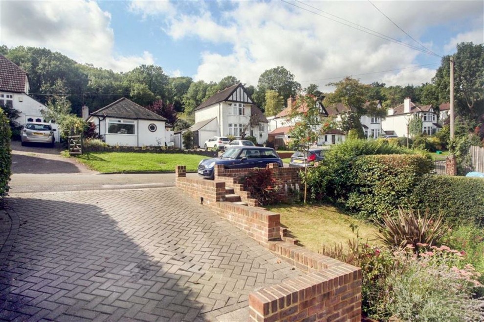 3 bedroom semi detached house for sale in Whyteleafe
