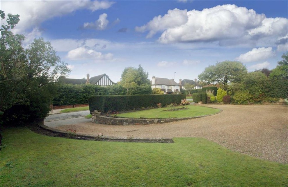 6 bedroom House Detached for sale in Whitgift Foundation