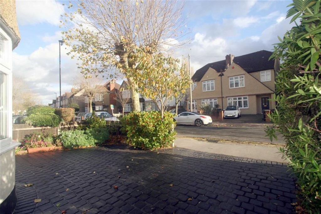 Images for Ashburton Avenue, Croydon, Surrey EAID:SHINEROCKSPAPI BID:1