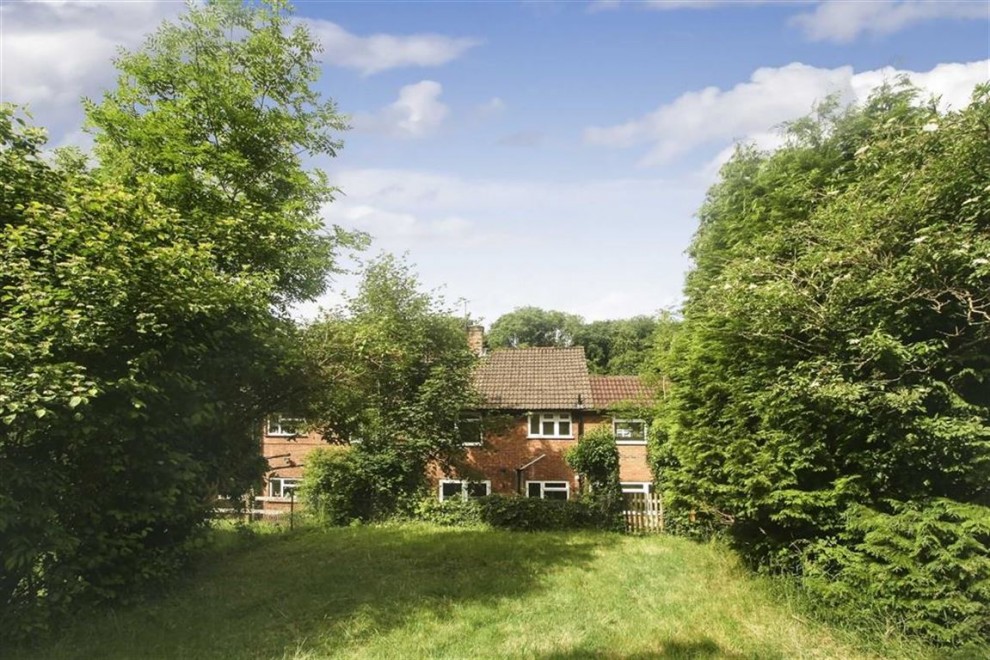 4 bedroom semi detached house for sale in South Croydon