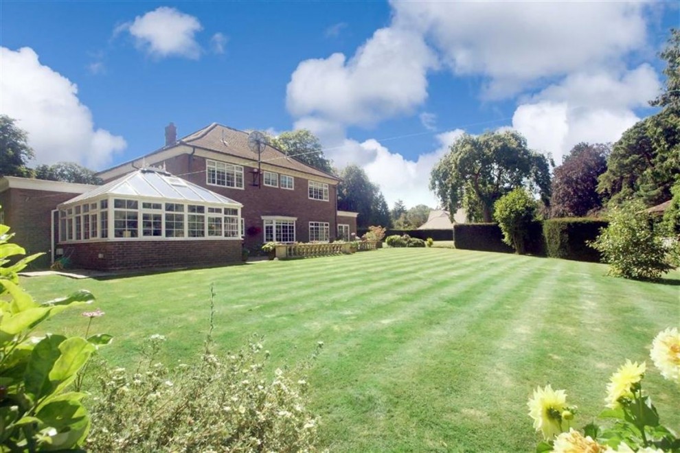 4 bedroom House Detached for sale in b Estate, Purley