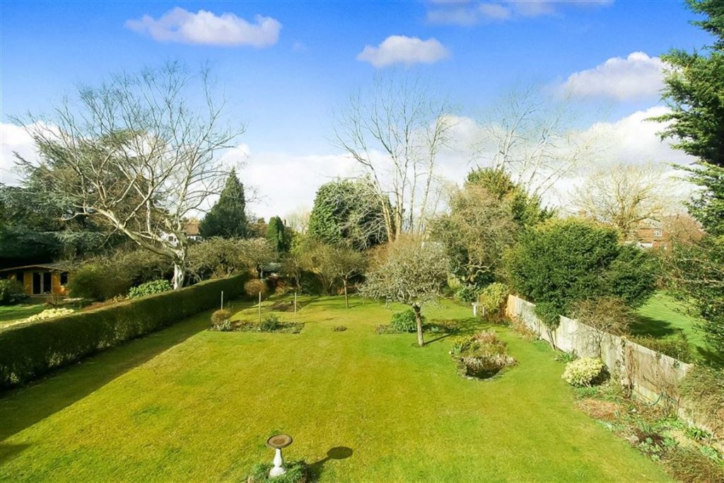 4 bedroom House Detached for sale in Purley