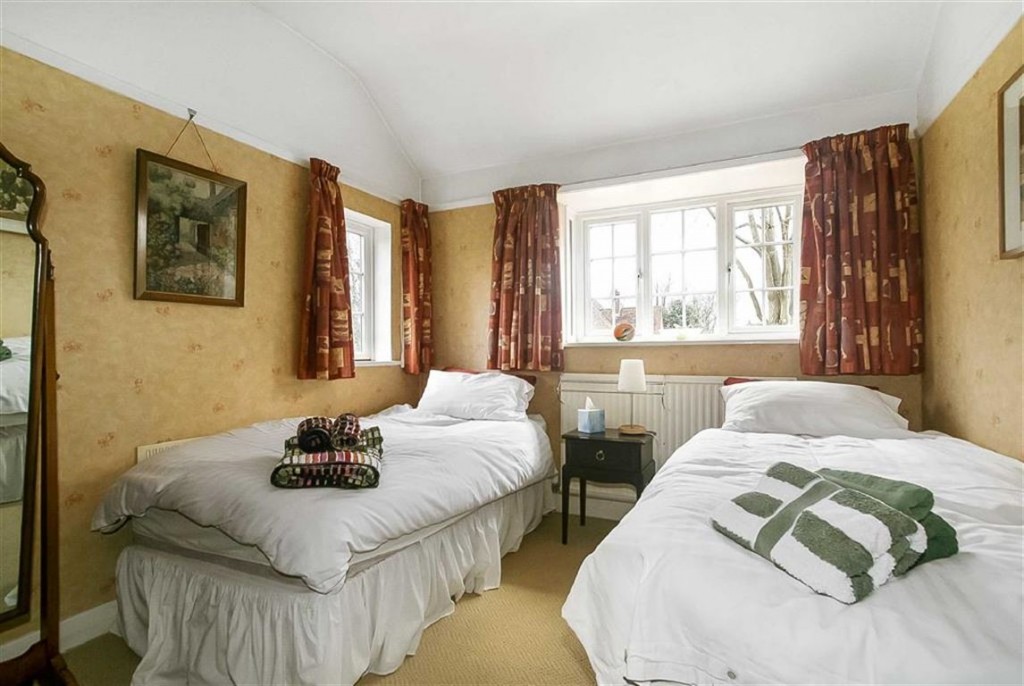 4 bedroom House Detached for sale in Purley