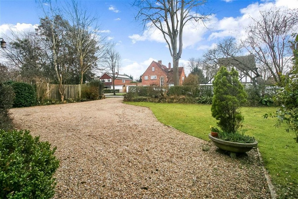 4 bedroom House Detached for sale in Purley