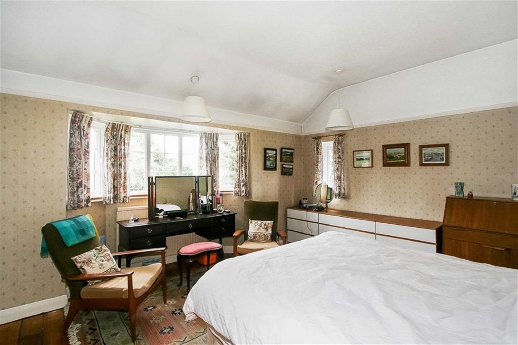 4 bedroom House Detached for sale in Purley