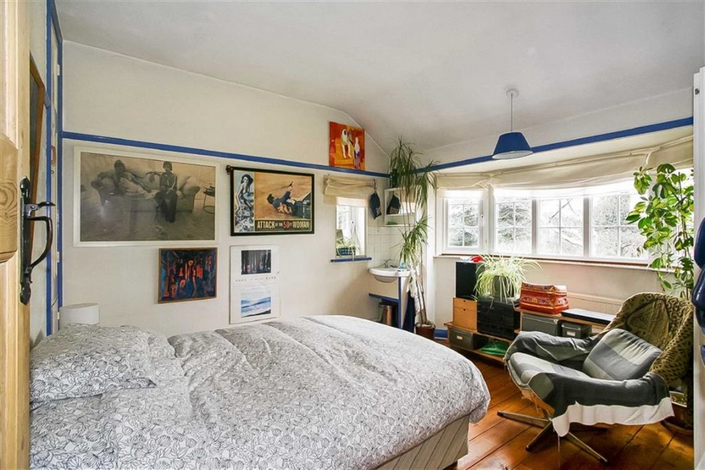 4 bedroom House Detached for sale in Purley