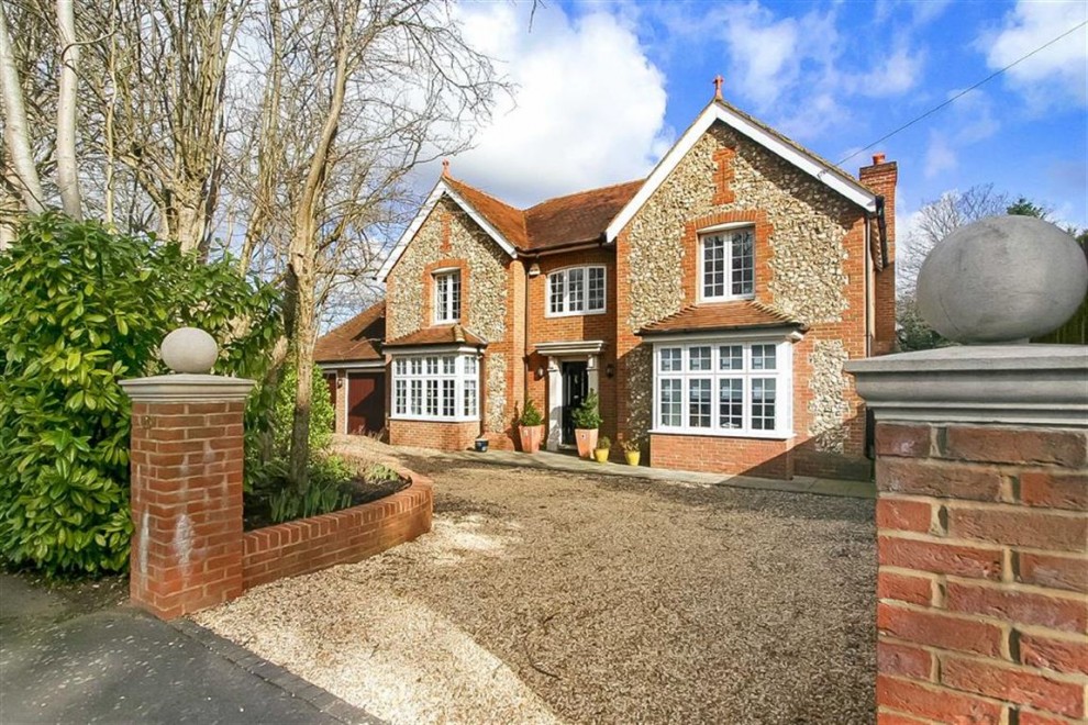 5 bedroom House Detached for sale in Sanderstead, South Croydon