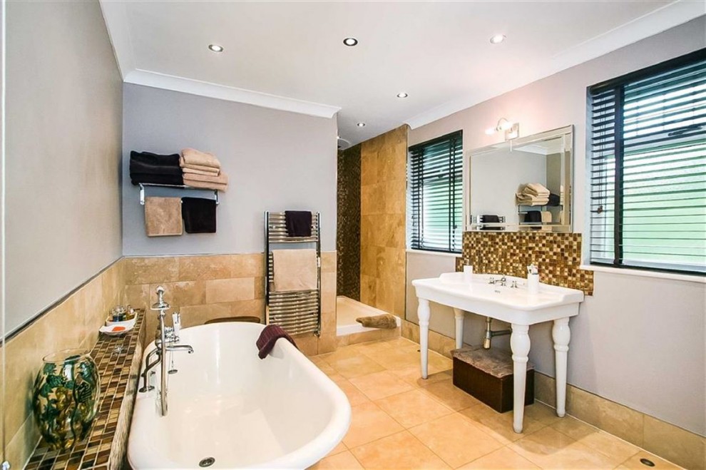 7 bedroom detached house for sale in Croham Hurst, South Croydon