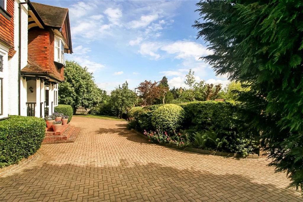 Images for Croham Manor Road, Croham Hurst, South Croydon, Surrey EAID:SHINEROCKSPAPI BID:1