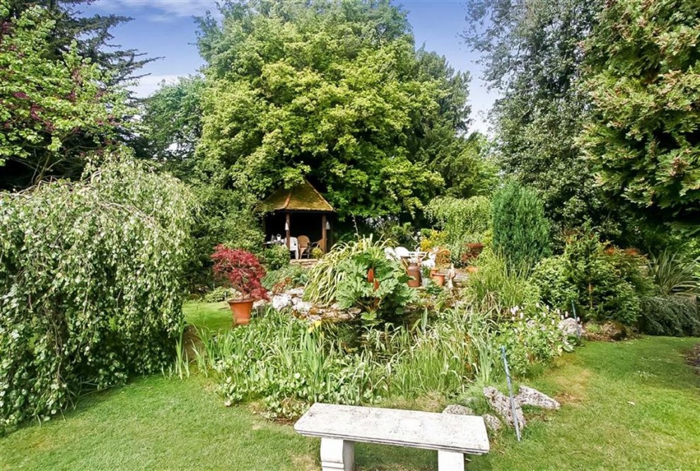 7 bedroom House Detached for sale in Croham Hurst, South Croydon