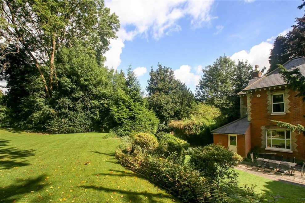 6 bedroom detached house for sale in Kenley