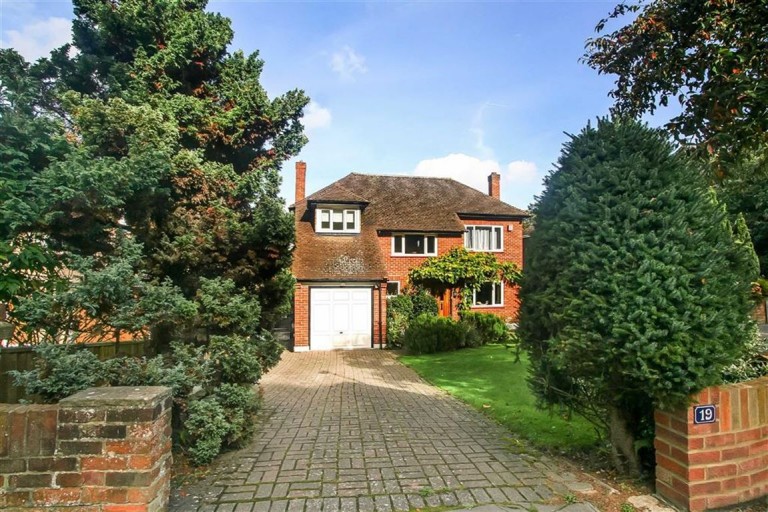 Bankside, Croham Hurst, South Croydon, Surrey - EAID:SHINEROCKSPAPI, BID:1