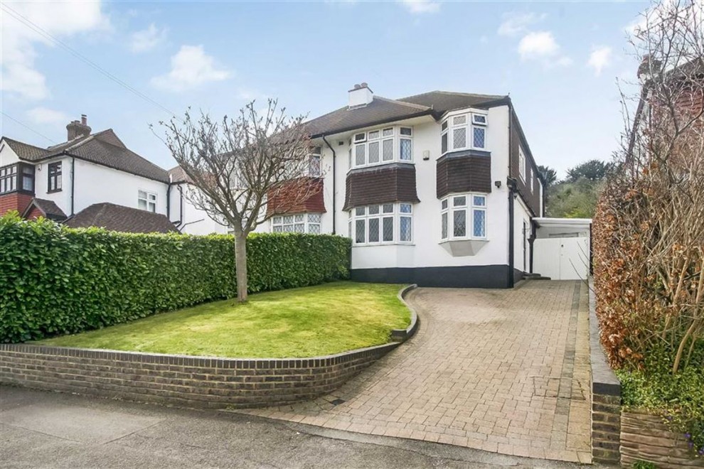 4 bedroom semi detached house for sale in Coulsdon