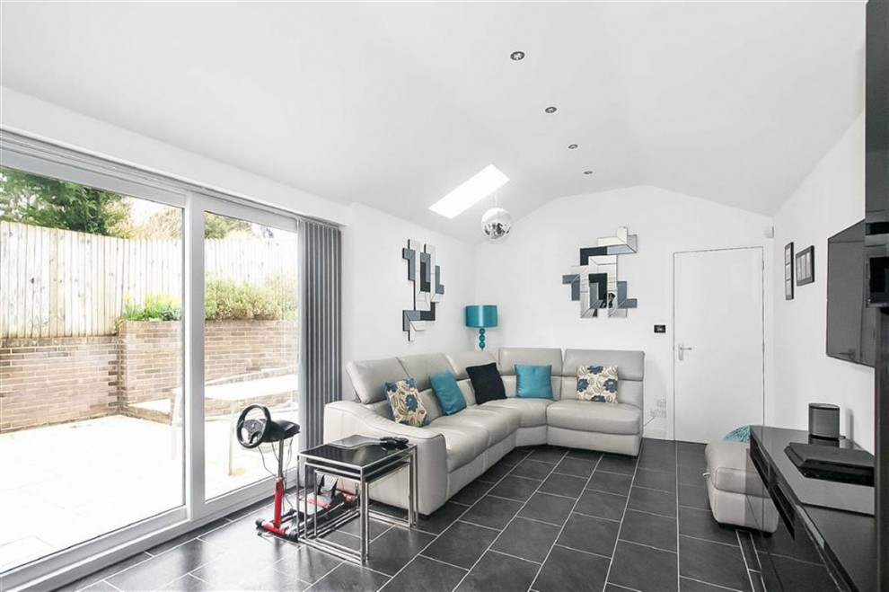 4 bedroom semi detached house for sale in Coulsdon