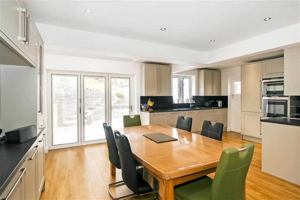 4 bedroom semi detached house for sale in Coulsdon