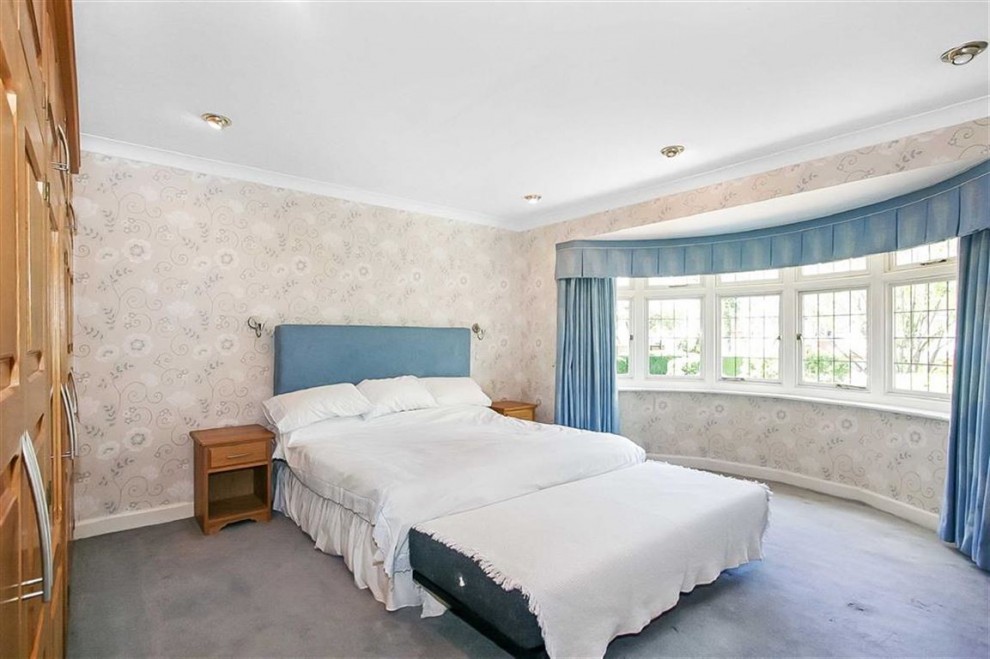 6 bedroom detached house for sale in Purley