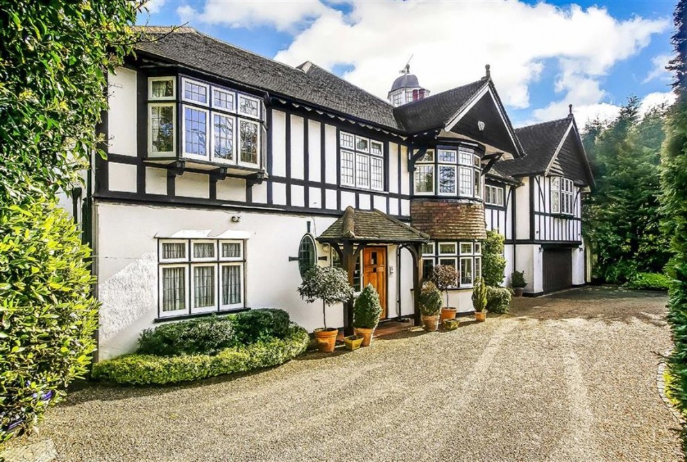 6 bedroom detached house for sale in Purley