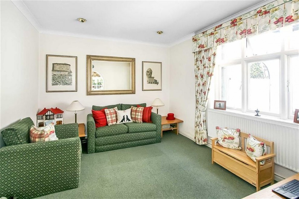 6 bedroom detached house for sale in Purley