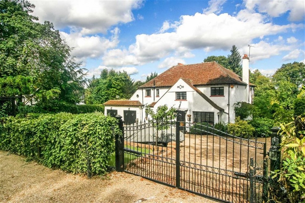 4 bedroom detached house for sale in b Estate, West Purley