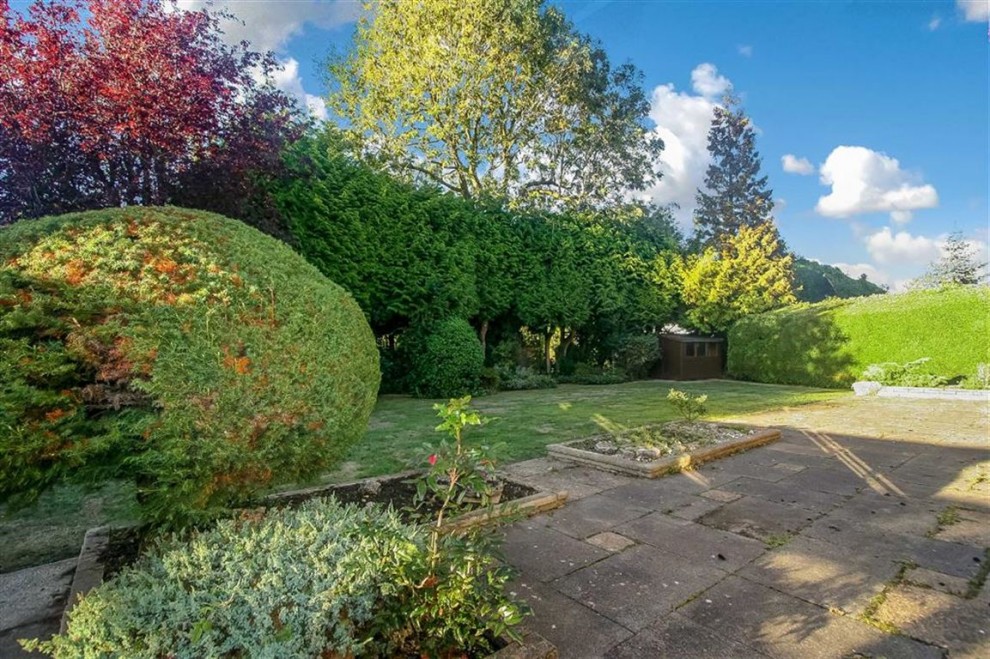 4 bedroom House Detached for sale in Woodcote Estate, Purley