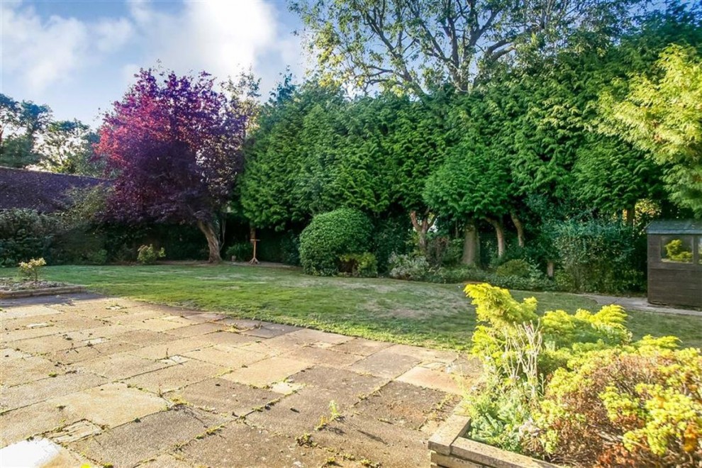 4 bedroom House Detached for sale in Woodcote Estate, Purley
