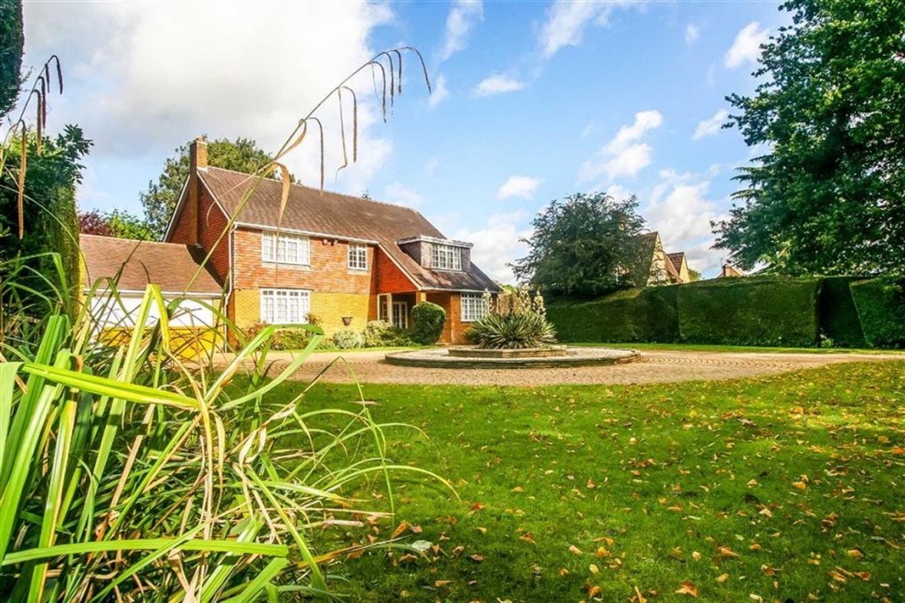 4 bedroom House Detached for sale in Woodcote Estate, Purley