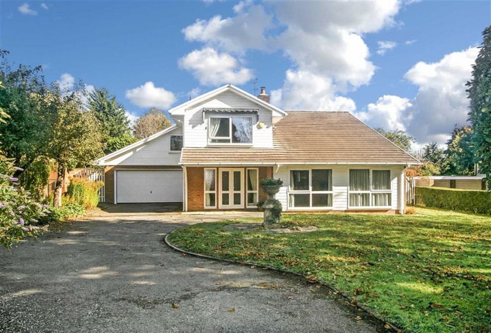 4 bedroom House Detached for sale in Woodcote Estate, Purley