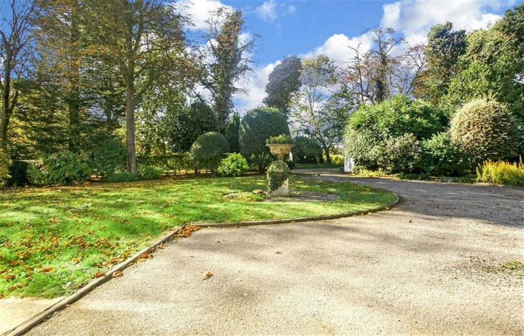 Images for Woodcote Park Avenue, Woodcote Estate, Purley, Surrey EAID:SHINEROCKSPAPI BID:1