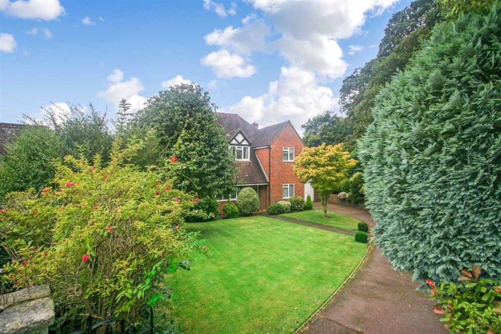 4 bedroom House Detached for sale in Croham Hurst, South Croydon