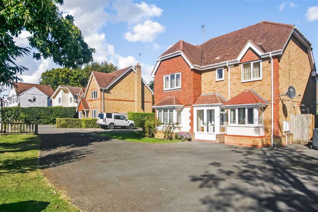 Images for Cardinal Close, Sanderstead, South Croydon, Surrey EAID:SHINEROCKSPAPI BID:1