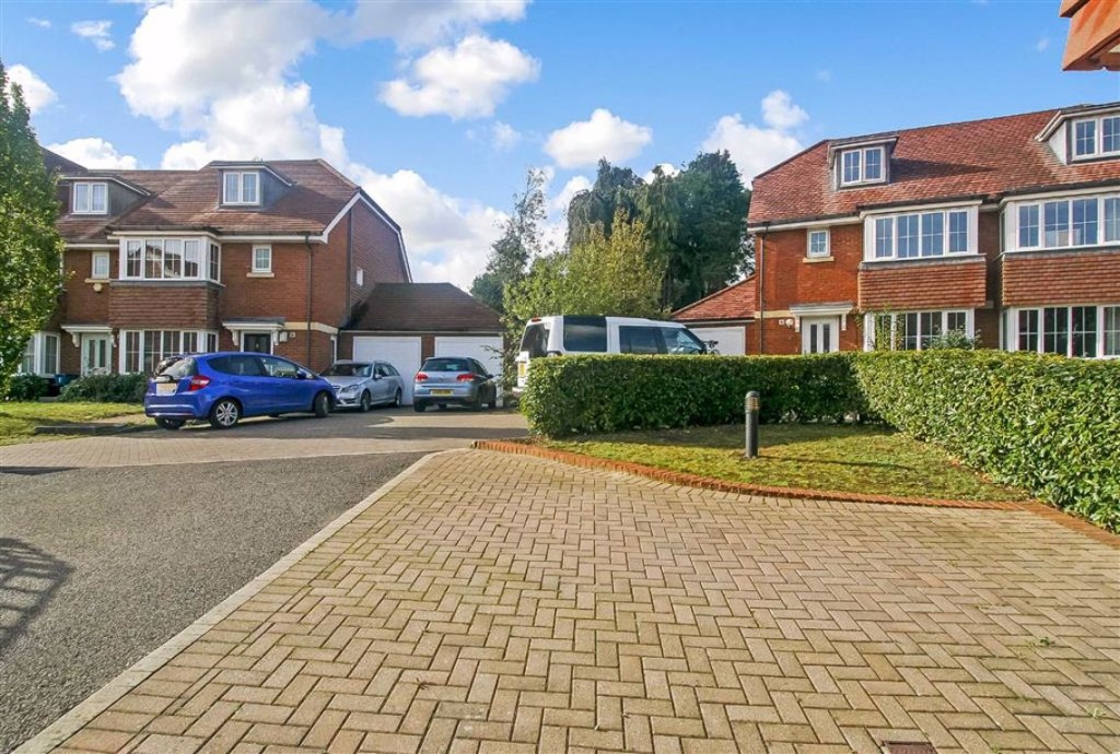 Images for Woodfield Close, Coulsdon, Surrey EAID:SHINEROCKSPAPI BID:1