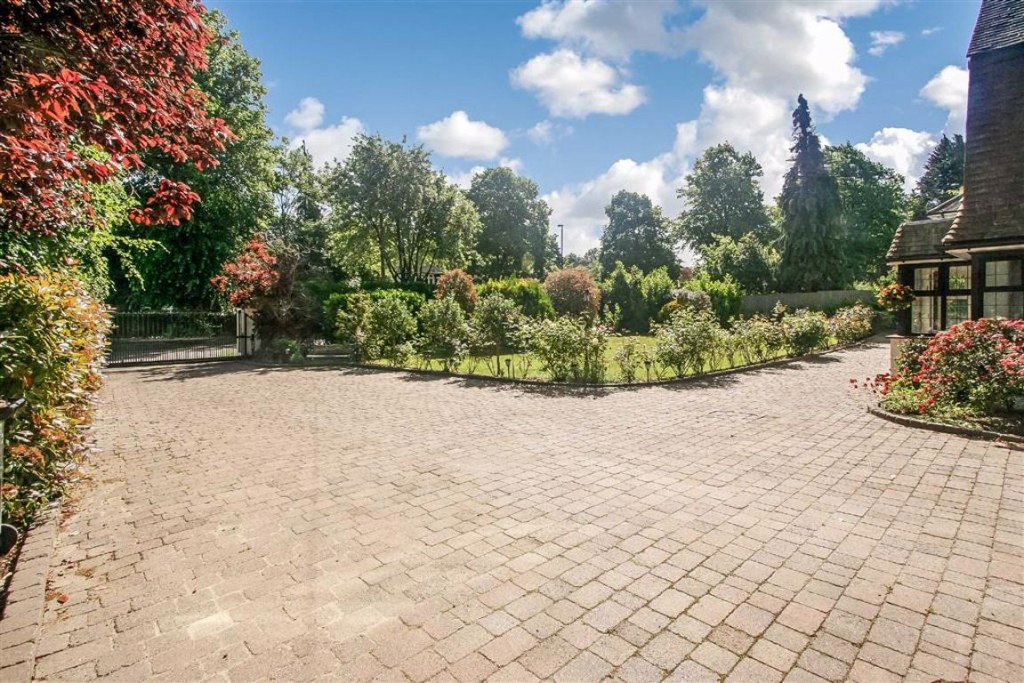 Images for Verulam Avenue, Woodcote Estate, Purley, Surrey EAID:SHINEROCKSPAPI BID:1