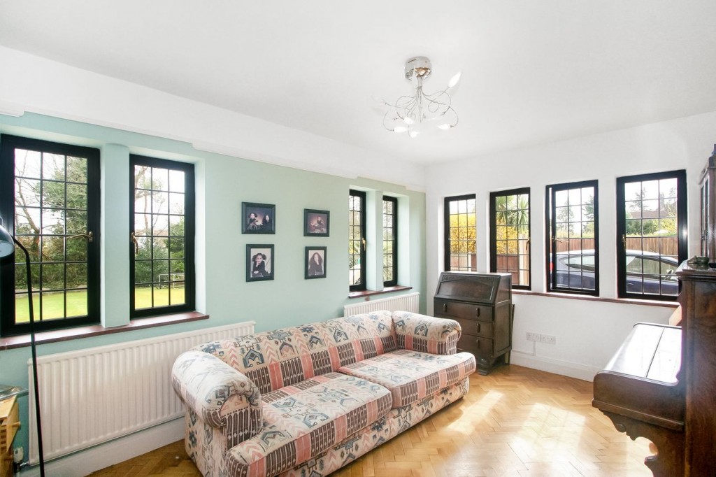 Images for 18 Oakwood Avenue, Purley, CR8 EAID:4238971326 BID:111a20da-ac98-4726-afab-e685f1b287bd