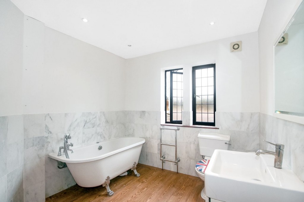 Images for 18 Oakwood Avenue, Purley, CR8 EAID:4238971326 BID:111a20da-ac98-4726-afab-e685f1b287bd