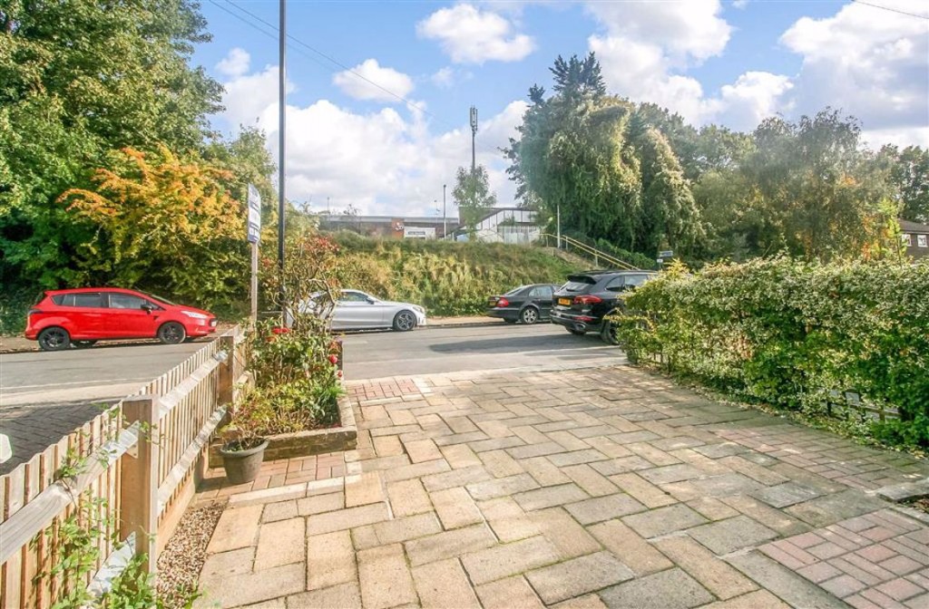 Images for Braemar Avenue, South Croydon, Surrey EAID:SHINEROCKSPAPI BID:1