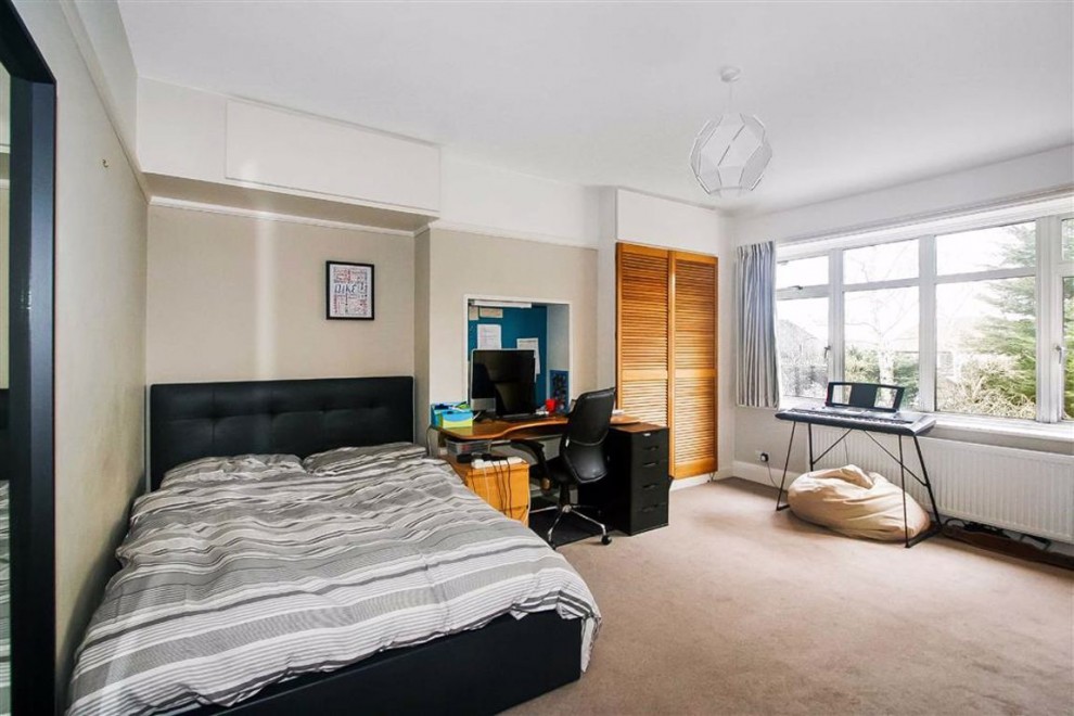 5 bedroom House Detached for sale in West Coulsdon