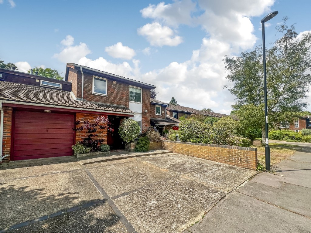 Images for Lyndhurst Close, Park Hill, CR0 EAID:4238971326 BID:111a20da-ac98-4726-afab-e685f1b287bd