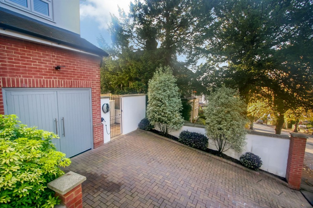 Images for Bencombe Road, Purley, CR8 EAID:4238971326 BID:111a20da-ac98-4726-afab-e685f1b287bd